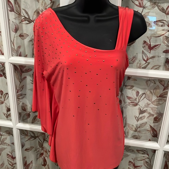 VINCE CAMUTO - Asymmetrical ST. TROPEZ Studded Top - Sz M - NWT - Picture 1 of 6